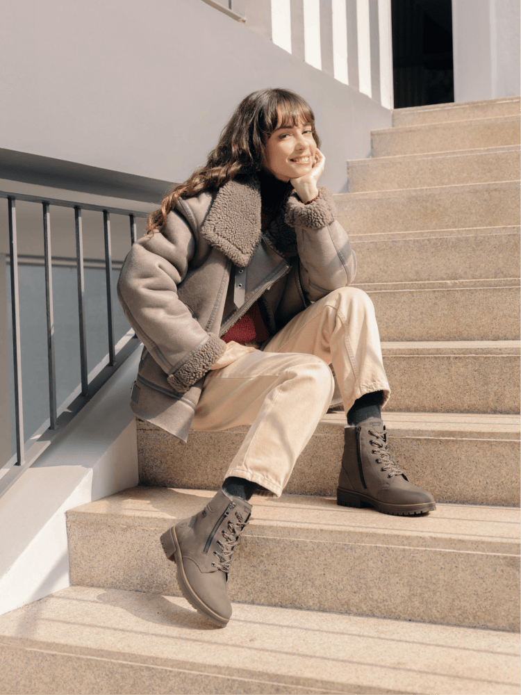 Frau mit Winterstiefel von remonte.