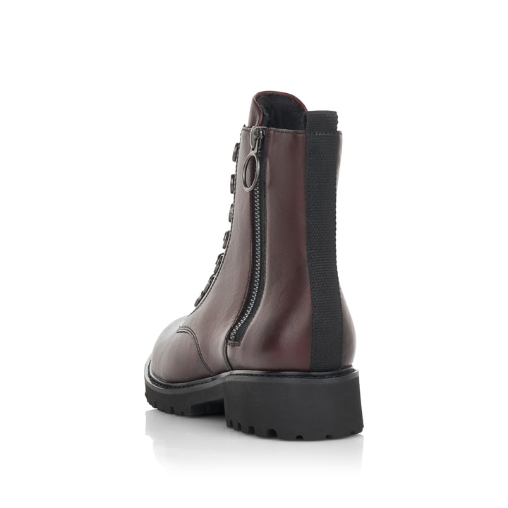 Rote remonte Damen Biker Boots D8671-35 mit markanten Ösen sowie Reißverschluss. Schuh von oben.