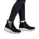 Chelsea Boots remonte noires D0T75-05 avec fermeture éclair. Chaussure au pied.