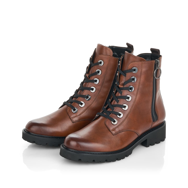 
Schokobraune remonte Damen Biker Boots D8671-22 mit Schnürung und Reißverschluss. Schuhpaar schräg.