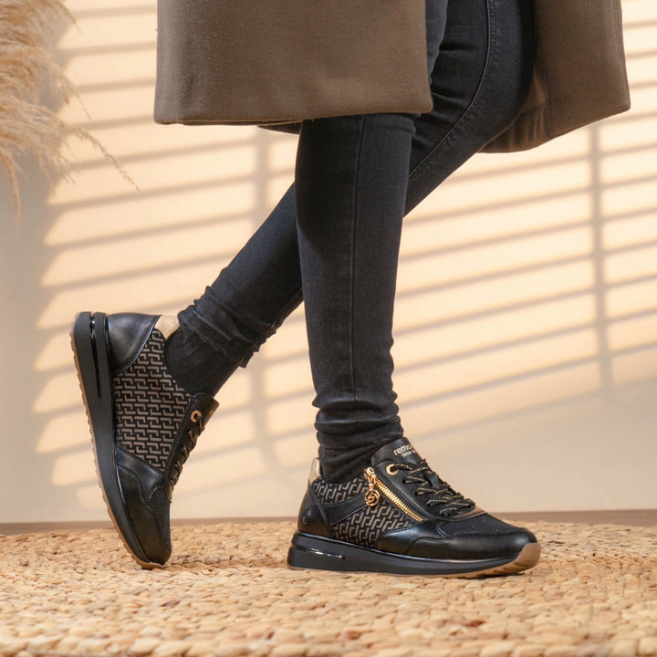 schwarze remonte Sneaker D1G08-05 getragen