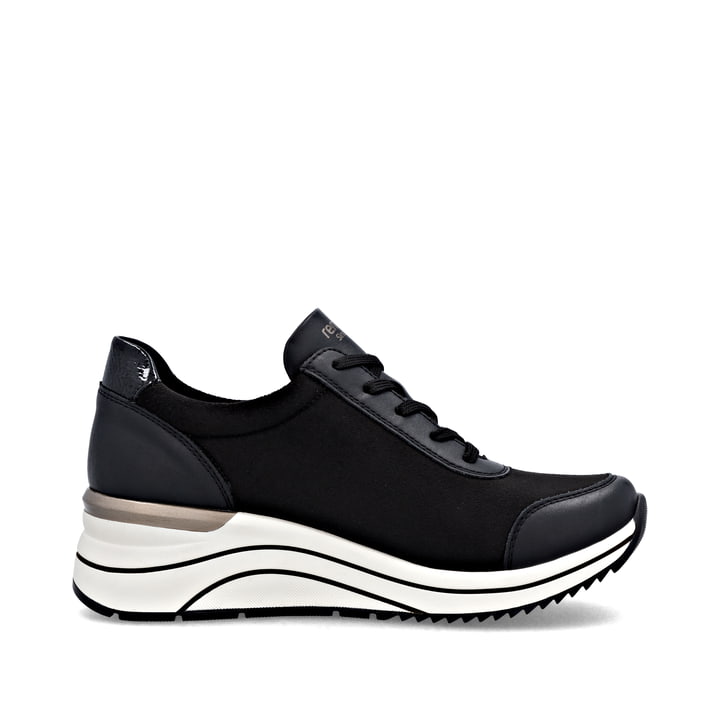 Baskets basses remonte noires pour femme D0T09-04 avec imprimé léopard. Chaussure vue de l'arrière.