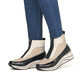 
Braunbeige remonte Damen Sneaker D0T71-60 mit Reißverschluss sowie einem Keilabsatz. Schuh am Fuß