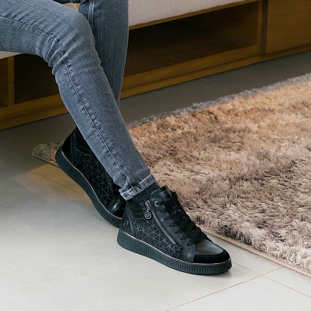 schwarze remonte Kurzstiefel D2E70-00 getragen