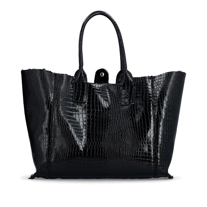 remonte Shopper Q0748-00 in Schwarz mit Wendefunktion, silbernem Logo-Anhänger und geräumigem Hauptfach. Rückseite.