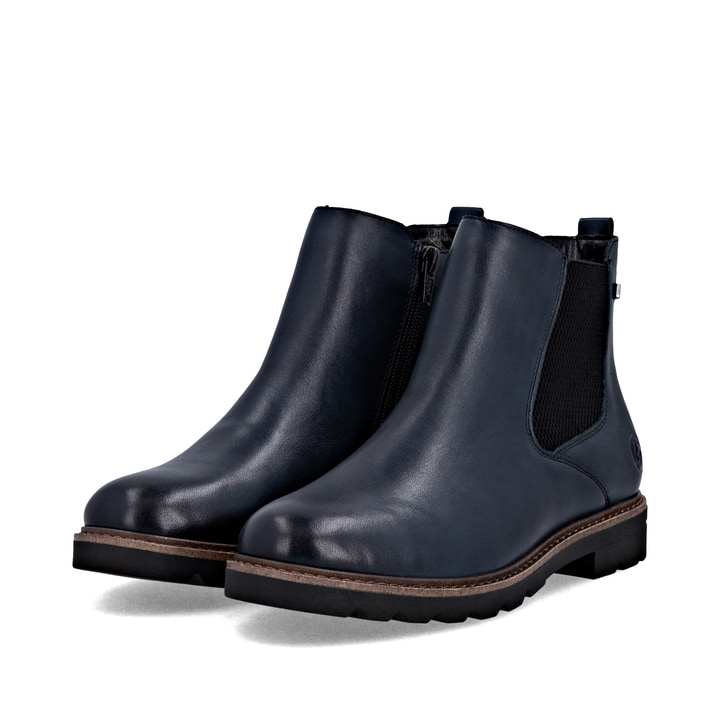 Blaue remonte Chelsea Boots D2Q70-14 mit wasserabweisender remonteTEX-Membran. Schuhpaar seitlich schräg.