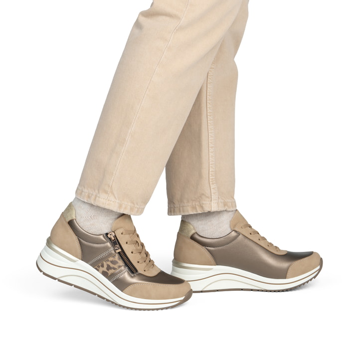 Baskets basses remonte métalliques végan pour femmes D0T09-92. Chaussure au pied.