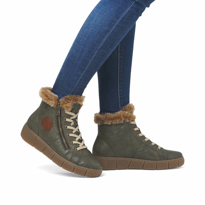 Grüne remonte Damen Schnürstiefel D1T72-52 mit wasserabweisender TEX-Membran. Schuh am Fuß.