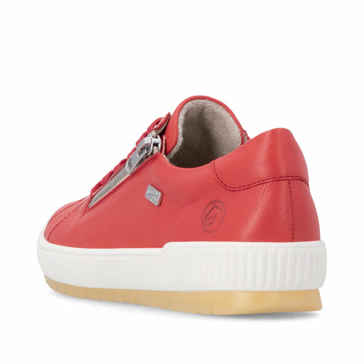 Chaussures à lacets remonte rouges pour femme D0700-33. Chaussure vue de l'arrière.