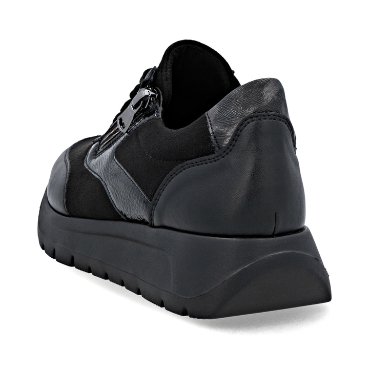 Schwarze remonte Damen Sneaker D2V02-03 mit Reißverschluss sowie Extraweite H. Schuh von hinten.