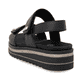 Schwarze remonte Keilsandaletten D0Q59-00 mit einem Klettverschluss. Schuh von hinten.