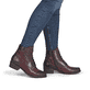 Bottines remonte rouges pour femme D6882-35 avec fermeture éclair. Chaussure au pied.