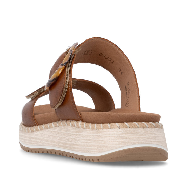 Braune remonte Damen Pantoletten D3J51-24 mit trendiger Schnalle. Schuh von hinten.