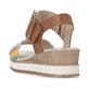 Braune remonte Keilsandaletten D6453-22 mit trendiger Schnalle. Schuh von hinten.
