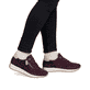 Weinrot-beige remonte Damen Sneaker D0H19-30 mit einem Reißverschluss. Schuh am Fuß.