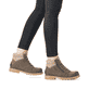 
Asphaltgraue remonte Damen Schnürstiefel D7478-45 mit Schnürung und Reißverschluss. Schuh am Fuß