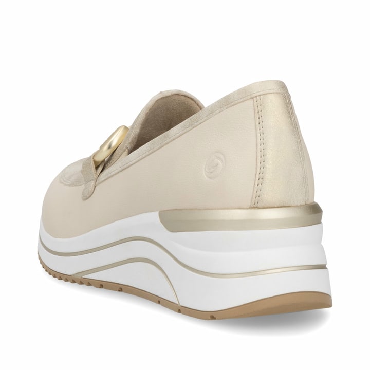 Mocassins remonte beiges pour femme D0T12-60 avec éléments décoratifs. Chaussure vue de l'arrière.