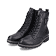 Schwarze remonte Damen Biker Boots D8475-01 mit einer dämpfenden Profilsohle. Schuhpaar schräg.