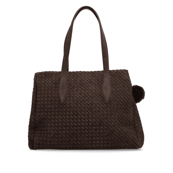 remonte Handtasche Q0743-25 in Braun mit geräumigem Hauptfach, Wildleder-Optik und flauschigem Anhänger. Rückseite.