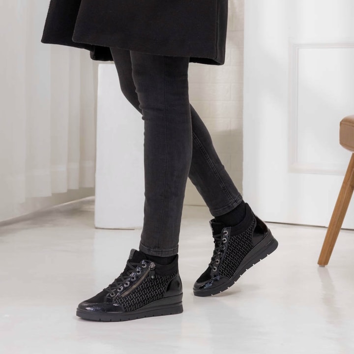 schwarze remonte Schnürstiefel R0773-05 getragen