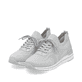 Graue remonte Damen Slipper R6712-40 mit einem Gummizug sowie der Komfortweite G. Schuhpaar seitlich schräg.
