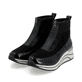 
Nachtschwarze remonte Damen Sneaker D0T71-01 mit Reißverschluss sowie einem Keilabsatz. Schuhpaar schräg.