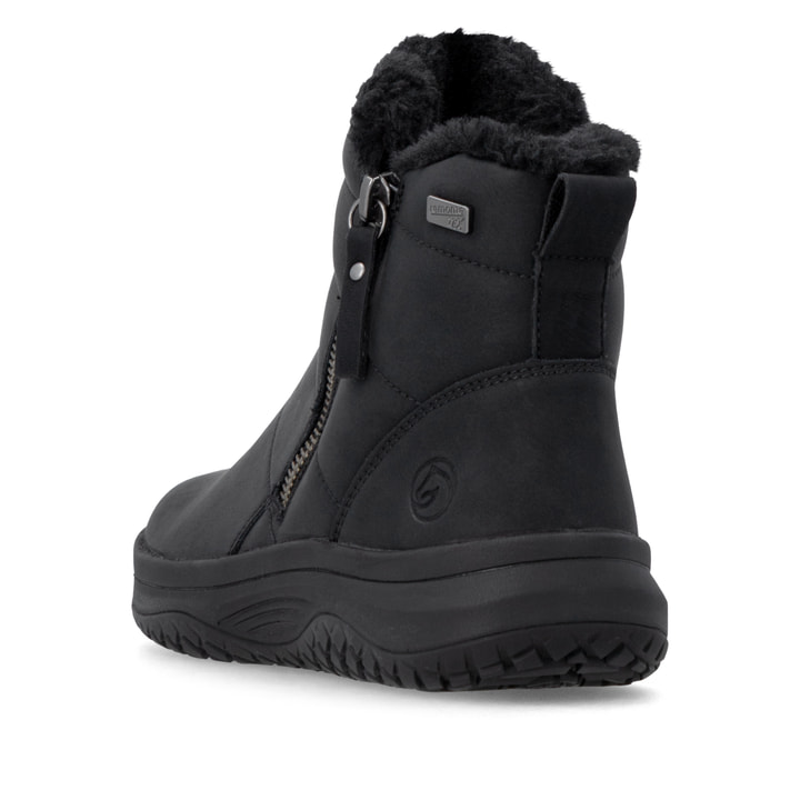 Schwarze remonte Damen Kurzstiefel D3Q71-02 mit wasserabweisender TEX-Membran. Schuh von hinten.