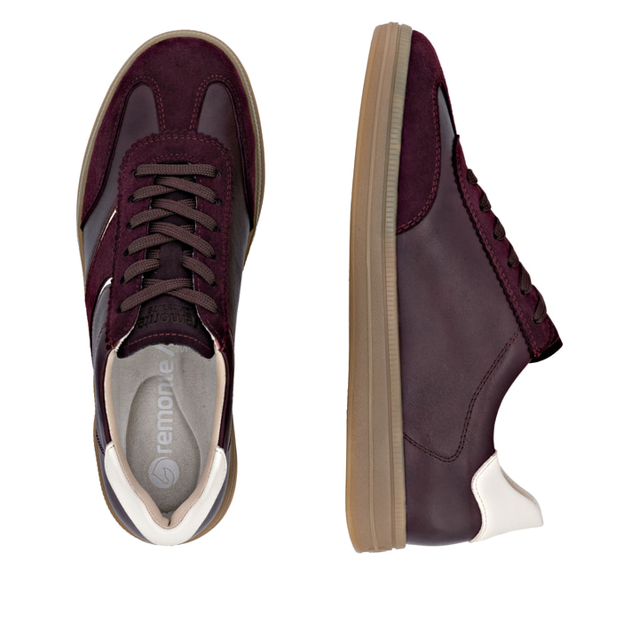 Weinrote remonte Damen Sneaker D2C05-33 mit einer Schnürung sowie Komfortweite G. Schuh von oben, liegend.