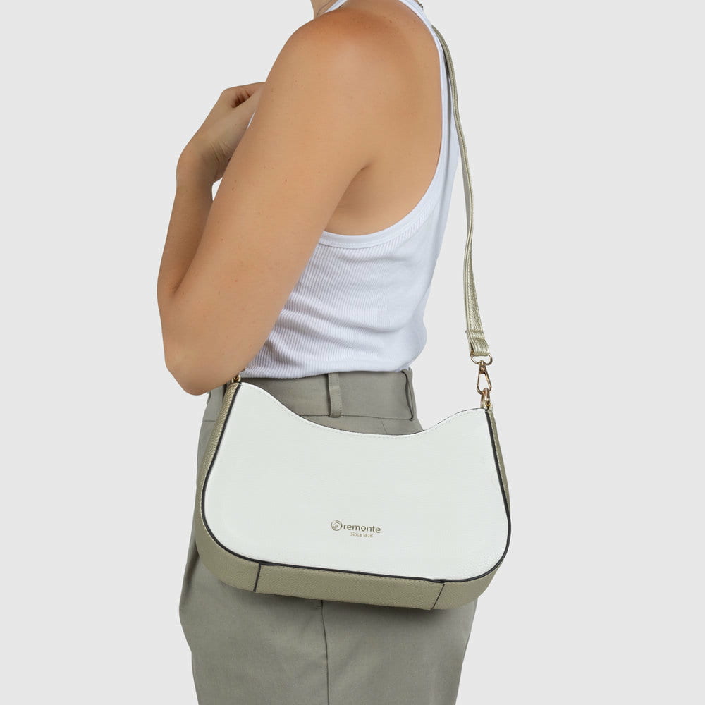 remonte Damen Handtasche Q0709-35 in Bordeauxrot aus Kunstleder mit Reißverschluss. Handtasche getragen.