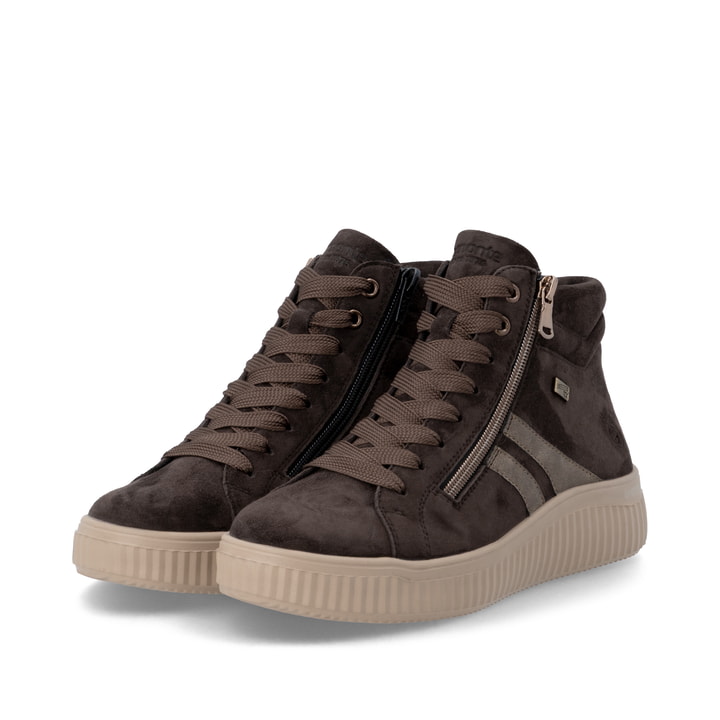 Dunkelbraune remonte Damen Sneaker D3E70-25 mit wasserabweisender TEX-Membran. Schuhpaar seitlich schräg.
