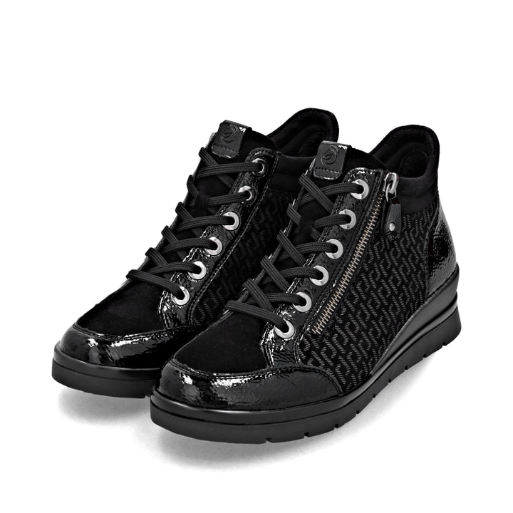 Schwarze remonte Damen Schnürstiefel R0773-05 mit einem Reißverschluss. Schuhpaar seitlich schräg.