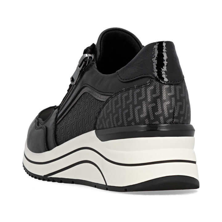 Schwarze remonte Damen Sneaker D0T16-03 mit Reißverschluss sowie Extraweite H. Schuh von hinten.