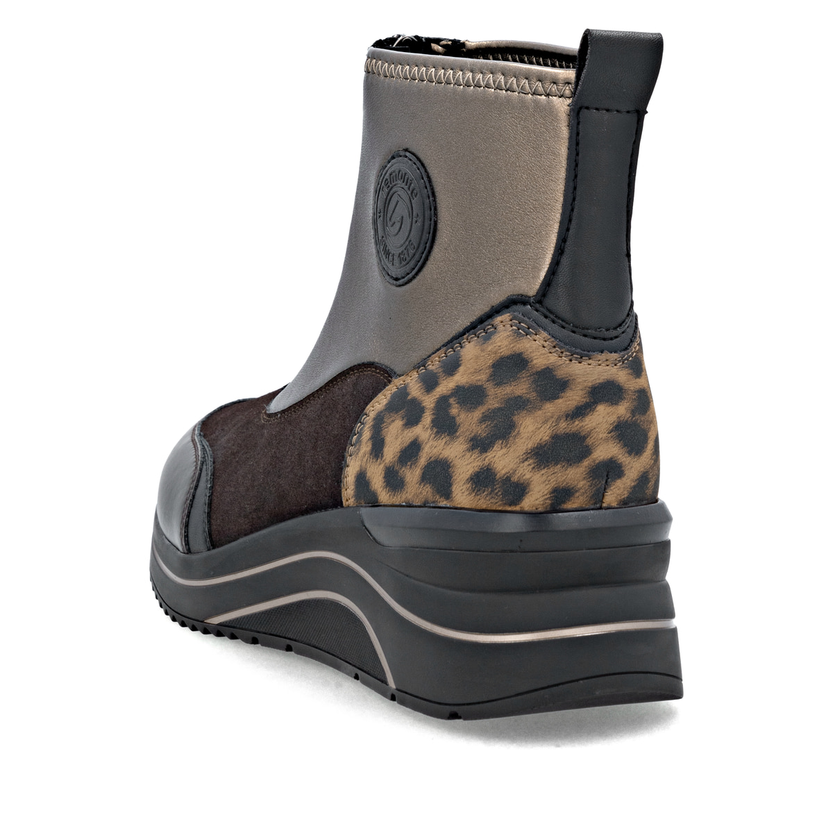 Braunbeige remonte Damen Kurzstiefel D0T78-90 mit Leo-Print sowie Reißverschluss. Schuh von hinten.