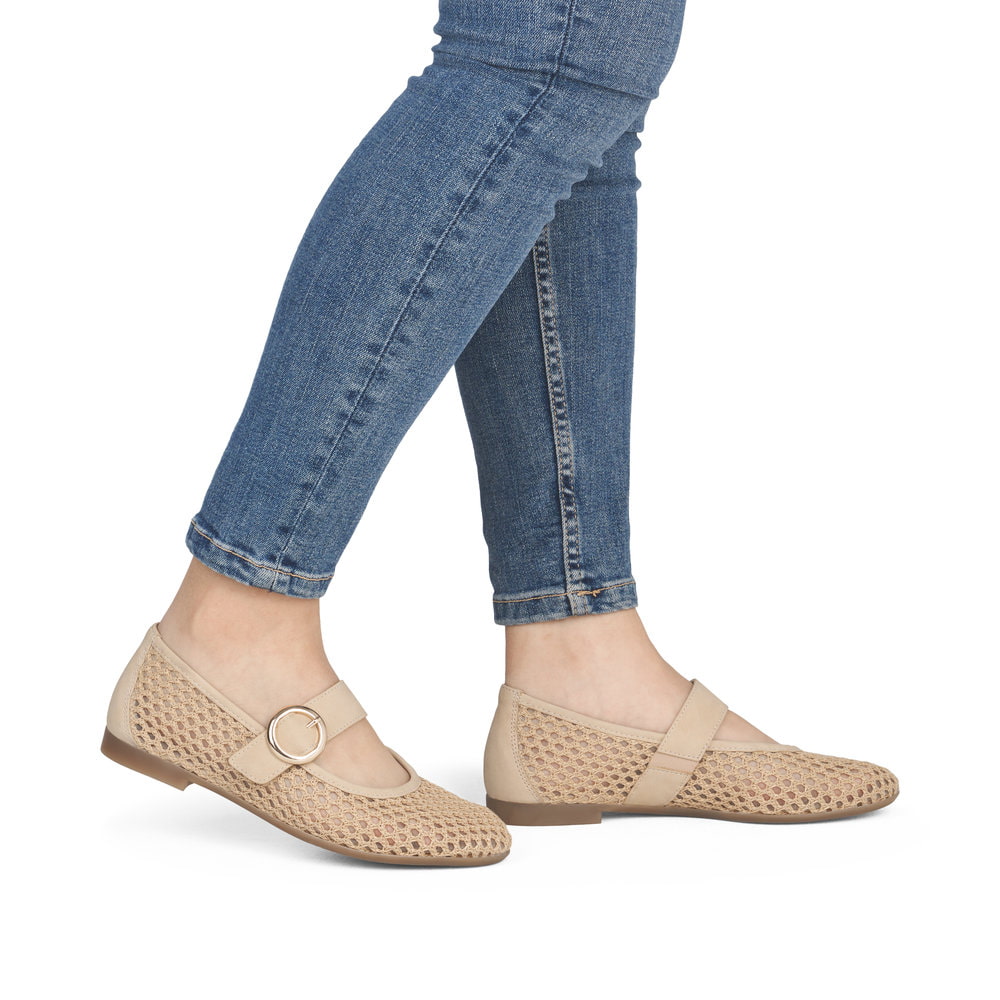 Ballerines remonte marron pour femme D0K17-20. Chaussure au pied.