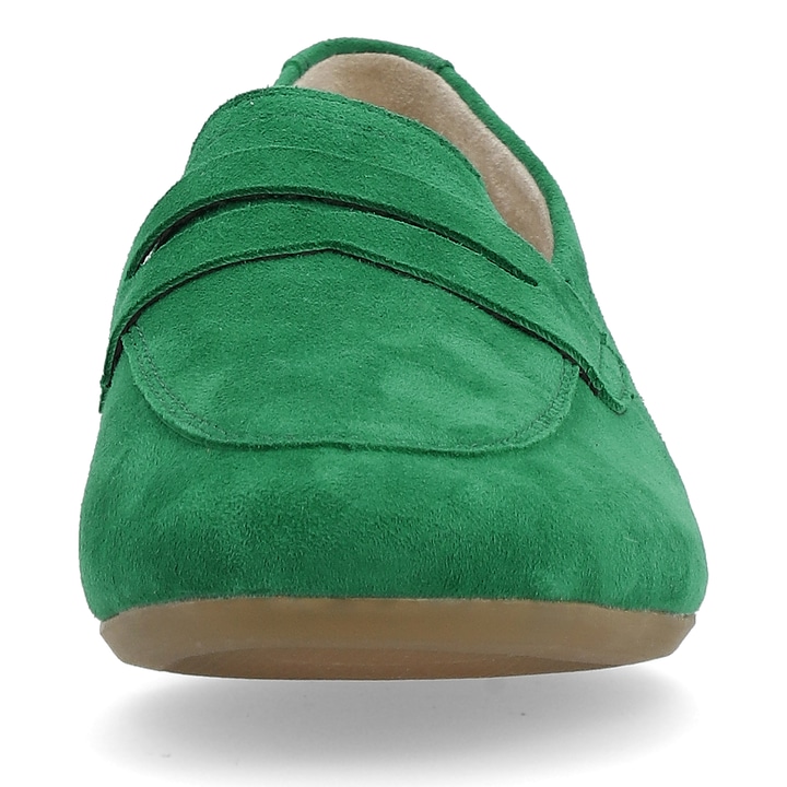 Smaragdgrüne remonte Damen Loafer D0K02-52 mit einem Elastikeinsatz. Schuh von vorne.