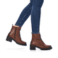 
Nussbraune remonte Damen Biker Boots D0A74-22 mit Schnürung und Reißverschluss. Schuh am Fuß