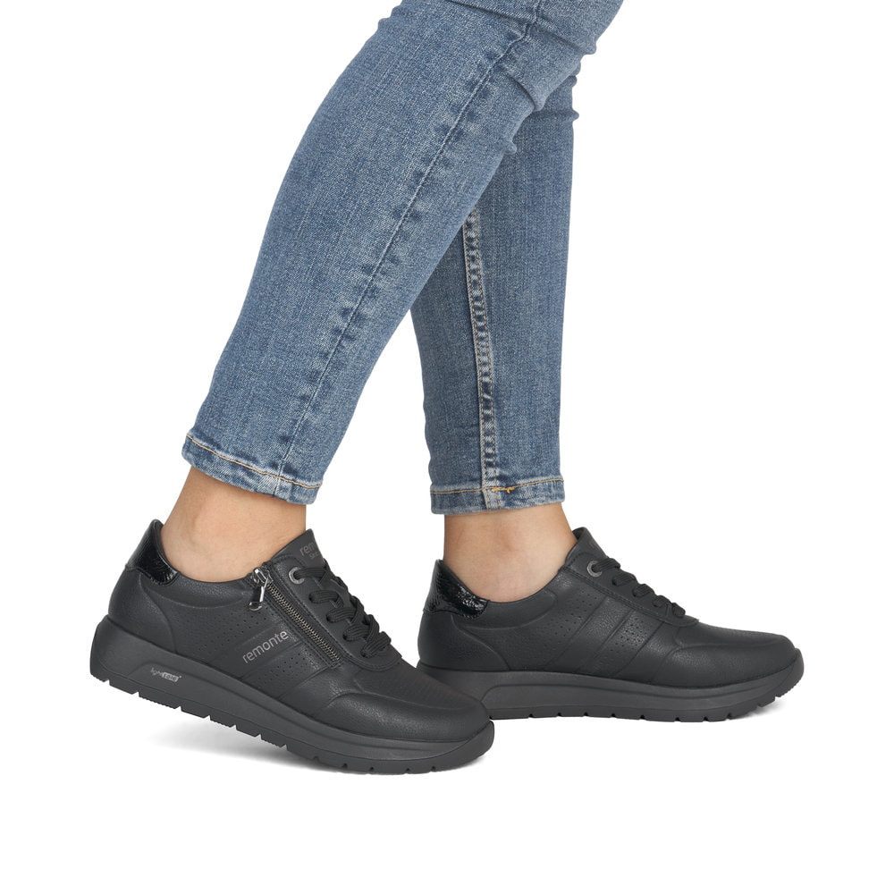 Chaussures à lacets remonte noires femme D2V03-00 avec fermeture éclair. Chaussure au pied.