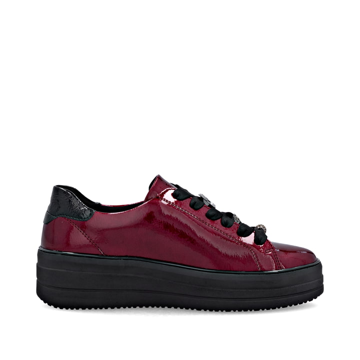 Baskets basses remonte rouges pour femme D1C09-35 avec fermeture éclair. Chaussure vue de l'arrière.