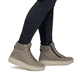 Graue remonte Damen Schnürstiefel D4A74-42 mit wasserabweisender TEX-Membran. Schuh am Fuß.