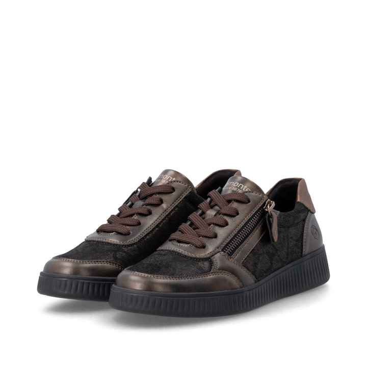 Vegane, bronze-dunkelbraune remonte Damen Sneaker D2E05-91 mit Reißverschluss. Schuhpaar seitlich schräg.