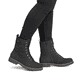 Schwarze remonte Damen Schnürstiefel D8489-02 mit wasserabweisender TEX-Membran. Schuh am Fuß.