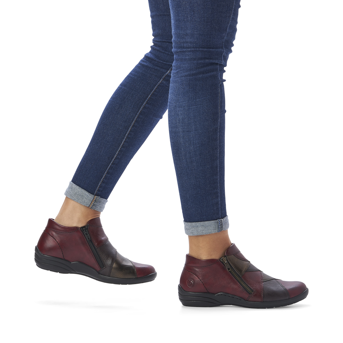 Bottines remonte rouges pour femmes R7674-36 avec fermeture éclair. Chaussure au pied.