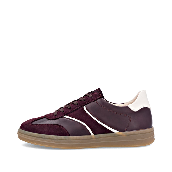 Baskets basses remonte rouges pour femme D2C05-33 avec lacets. Côté extérieur de la chaussure.