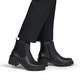 Schwarze remonte Chelsea Boots D0A70-00 mit Reißverschluss sowie Komfortweite G. Schuh am Fuß.