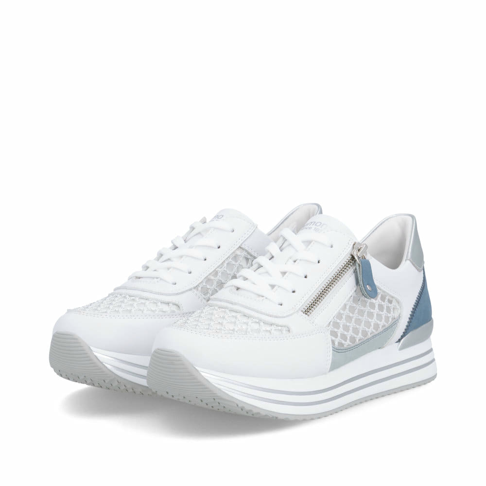 Weißblaue vegane remonte Damen Sneaker D1329-81 mit einem Reißverschluss. Schuhpaar seitlich schräg.