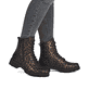 Vegane, braun-schwarze remonte Damen Schnürstiefel D2S72-90 mit Reißverschluss. Schuh am Fuß.