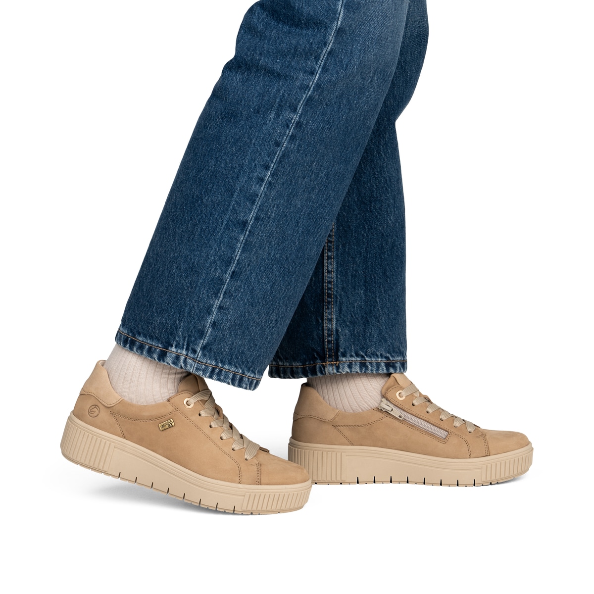 Baskets basses remonte marron femmes D3B00-20 avec membrane remonteTEX. Chaussure au pied.