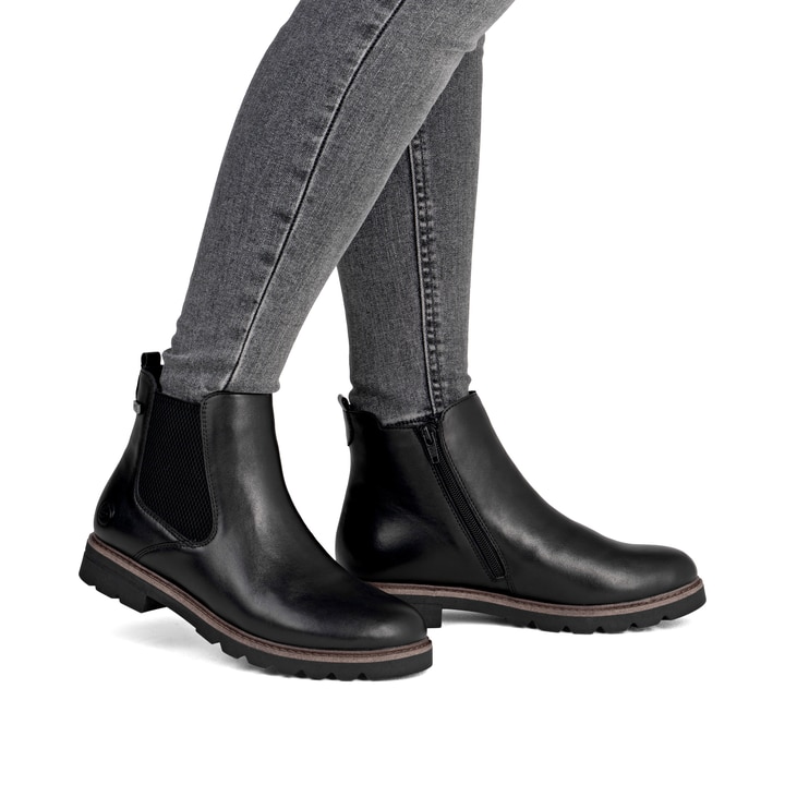 Chelsea Boots remonte noires femme D2Q70-00 avec membrane remonteTEX. Chaussure au pied.