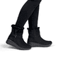 Schwarze remonte Damen Kurzstiefel D0T82-02 mit wasserabweisender TEX-Membran. Schuh am Fuß.