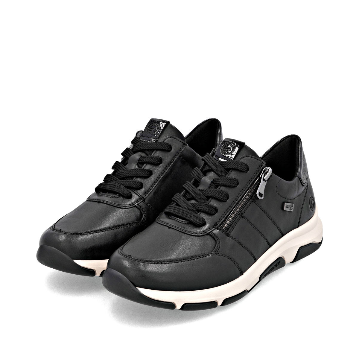 Schwarze remonte Damen Sneaker D1S06-00 mit wasserabweisender remonteTEX-Membran. Schuhpaar seitlich schräg.